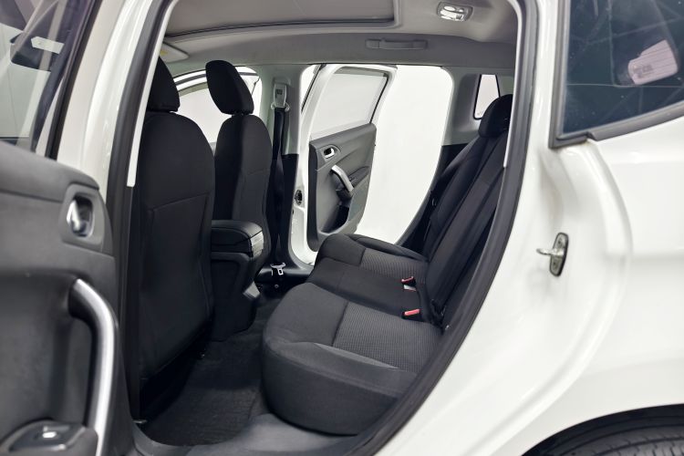 Used Peugeot 2008 2014 1.6L Automatic Fashion Edition Interior 5