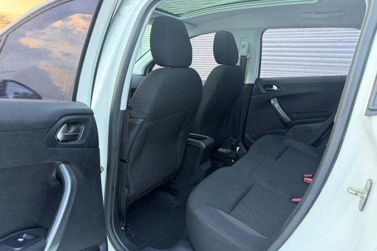 Used Peugeot 2008 2014 1.6L Automatic Fashion Edition Interior 6