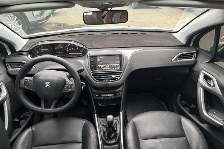 Used Peugeot 2008 2014 1.6L Manual Fashion Edition Interior 6