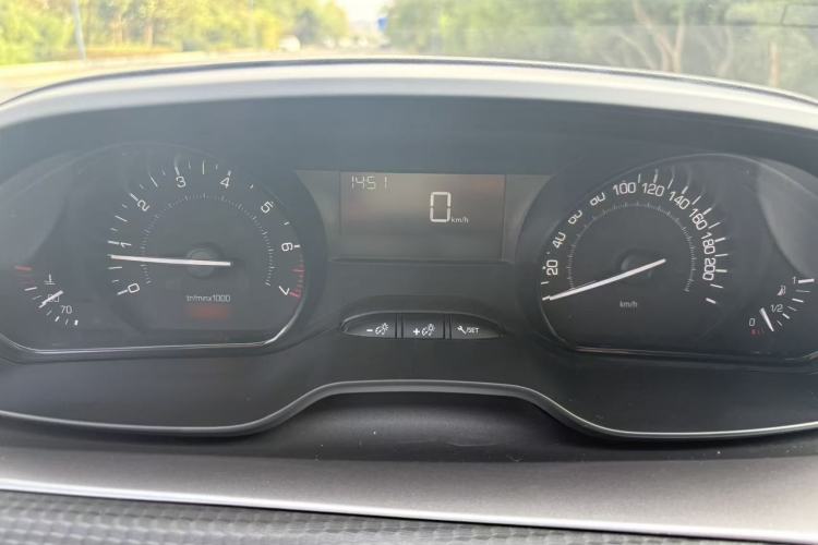 Used Peugeot 2008 2014 1.6L Manual Trend Edition Interior 6