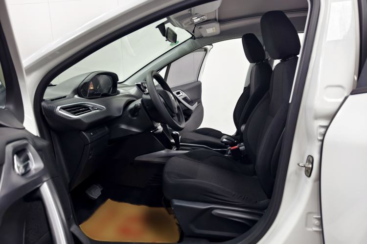 Used Peugeot 2008 2014 1.6L Automatic Fashion Edition Interior 6