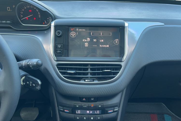 Used Peugeot 2008 2014 1.6L Automatic Fashion Edition Interior 7