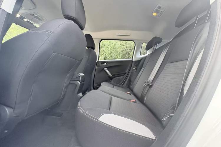 Used Peugeot 2008 2014 1.6L Manual Trend Edition Interior 7