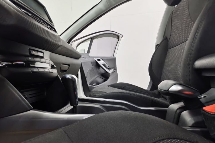 Used Peugeot 2008 2014 1.6L Automatic Fashion Edition Interior 7