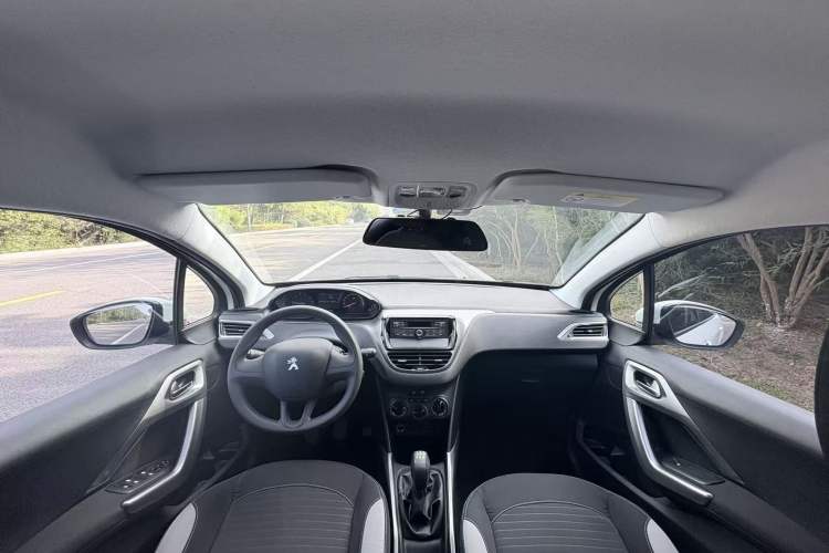 Used Peugeot 2008 2014 1.6L Manual Trend Edition Interior 8