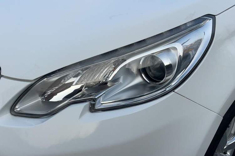 Used Peugeot 2008 2014 1.6L Automatic Fashion Edition Left Front Headlight