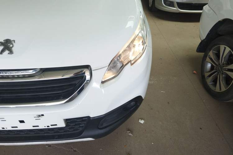 Used Peugeot 2008 2014 1.6L Automatic Trend Edition Left Front Headlight