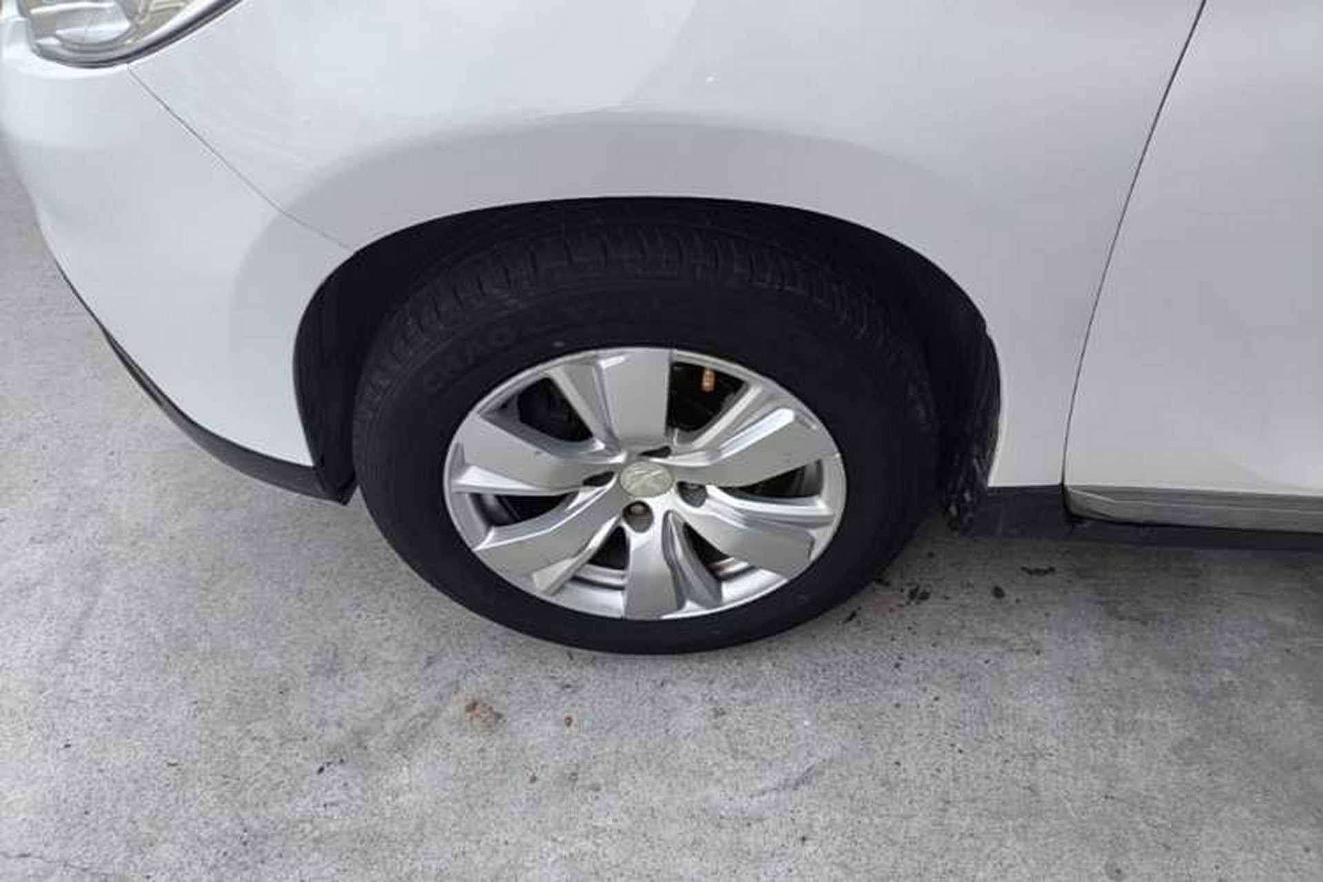 Used Peugeot 2008 2014 1.6L Automatic Fashion Edition Left Front Wheel Hub