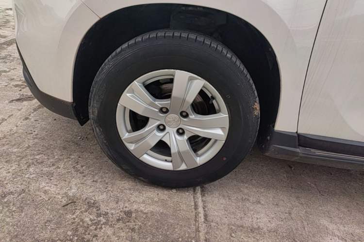 Used Peugeot 2008 2014 1.6L Manual Trend Edition Left Front Wheel Hub