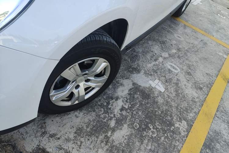 Used Peugeot 2008 2014 1.6L Automatic Trend Edition Left Front Wheel Hub