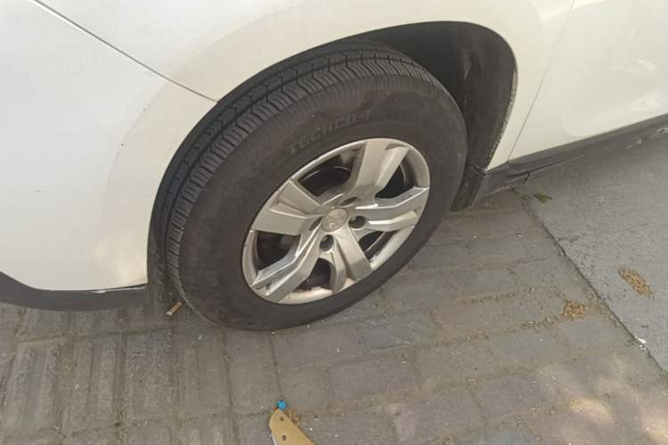 Used Peugeot 2008 2014 1.6L Automatic Trend Edition Left Front Wheel Hub