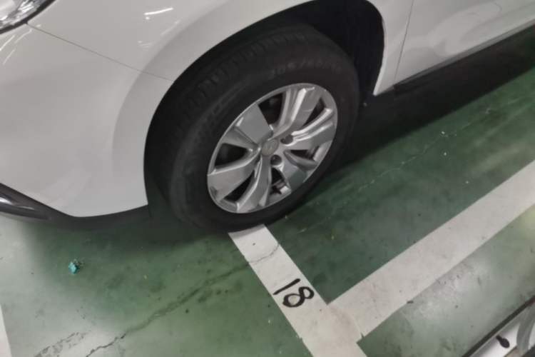 Used Peugeot 2008 2014 1.6L Manual Fashion Edition Left Front Wheel Hub