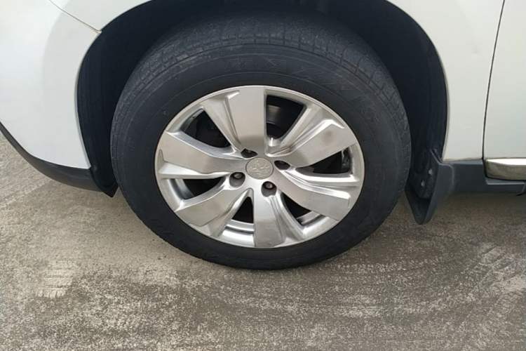 Used Peugeot 2008 2014 1.6L Automatic Fashion Edition Left Front Wheel Hub