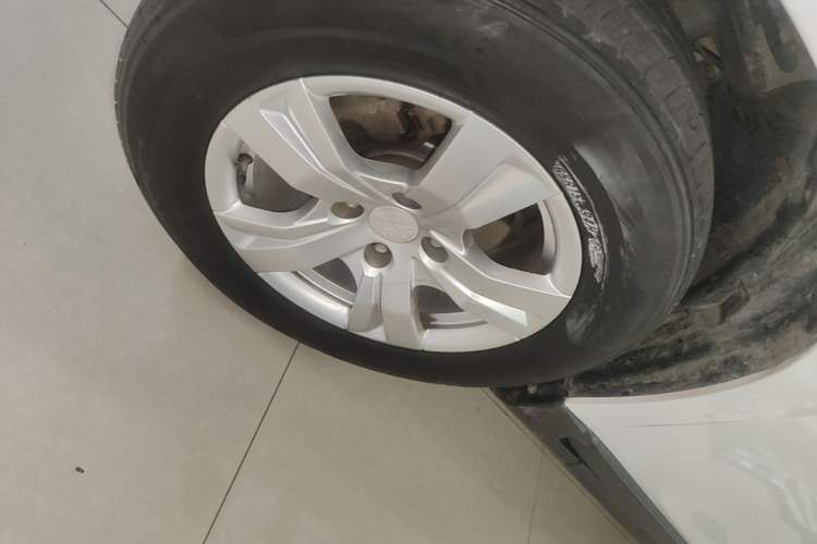 Used Peugeot 2008 2014 1.6L Manual Trend Edition Left Front Wheel Hub