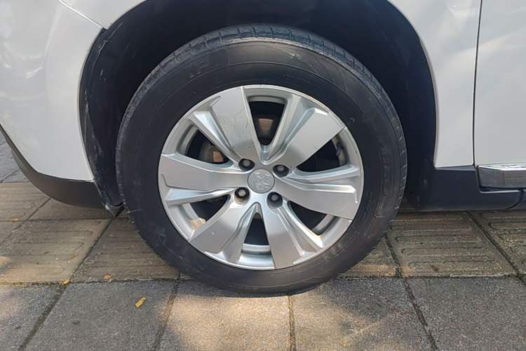 Used Peugeot 2008 2014 1.6L Automatic Fashion Edition Left Front Wheel Hub