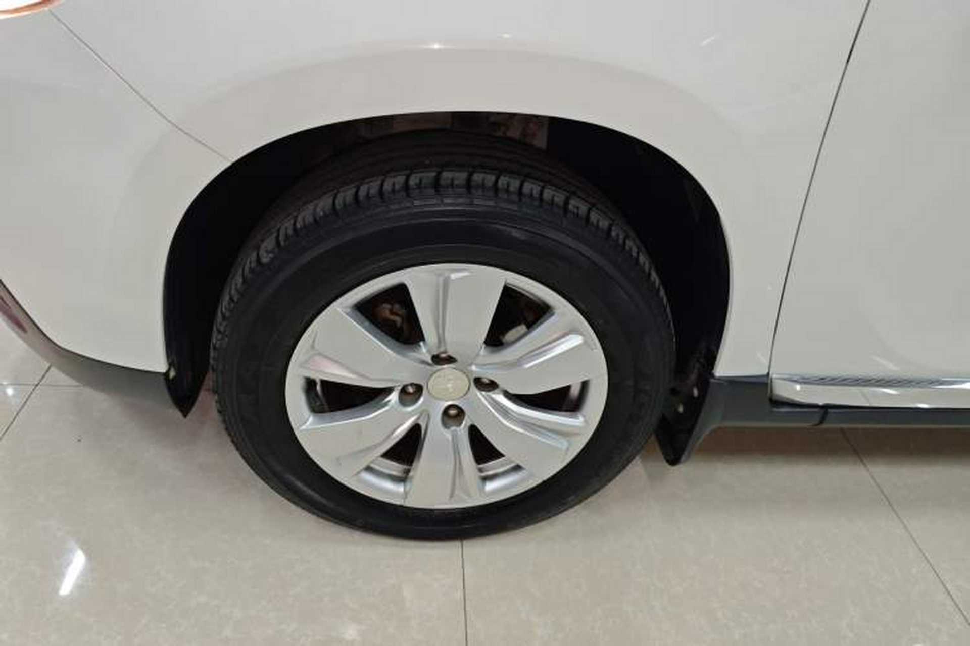 Used Peugeot 2008 2014 1.6L Manual Fashion Edition Left Front Wheel Hub