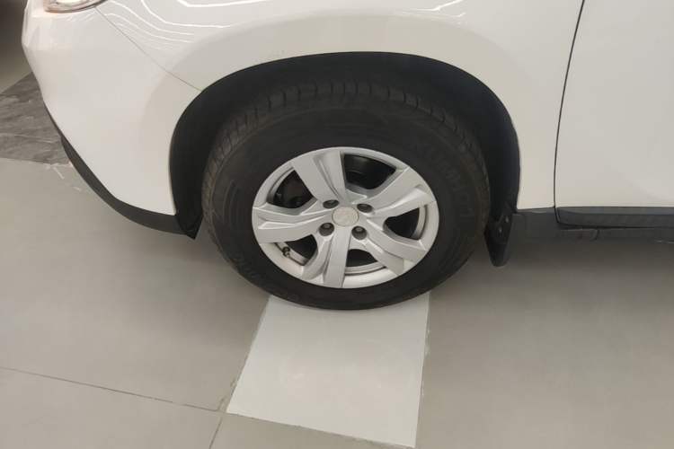 Used Peugeot 2008 2014 1.6L Manual Trend Edition Left Front Wheel Hub