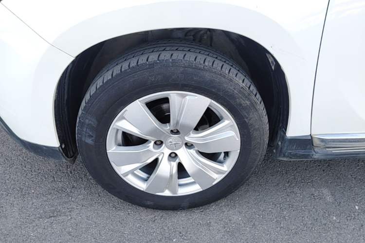Used Peugeot 2008 2014 1.6L Automatic Fashion Edition Left Front Wheel Hub