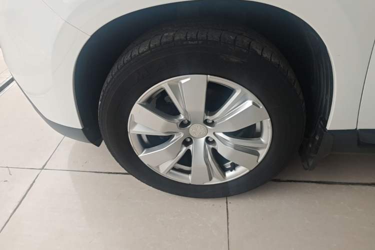 Used Peugeot 2008 2014 1.6L Automatic Fashion Edition Left Front Wheel Hub