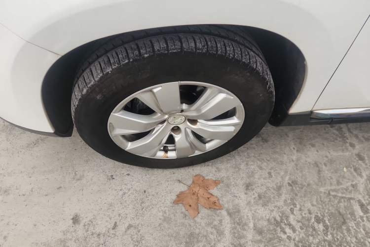 Used Peugeot 2008 2014 1.6L Manual Fashion Edition Left Front Wheel Hub