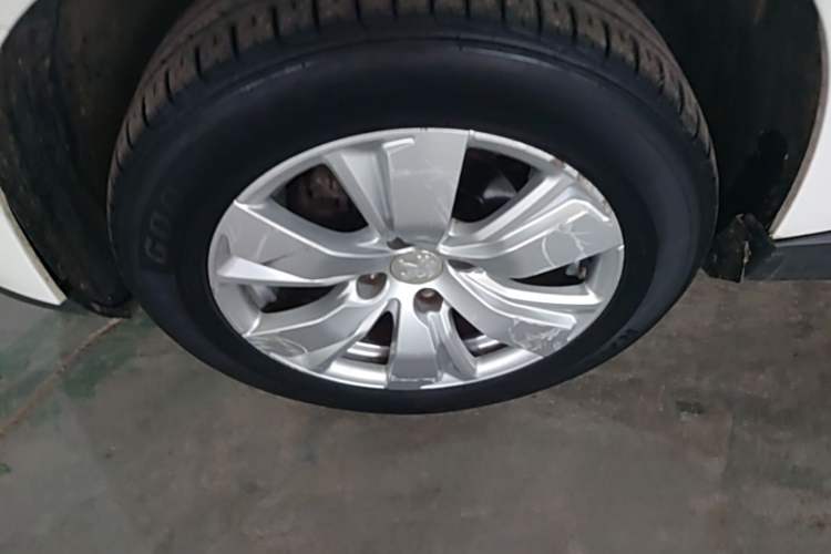 Used Peugeot 2008 2014 1.6L Automatic Fashion Edition Left Front Wheel Hub