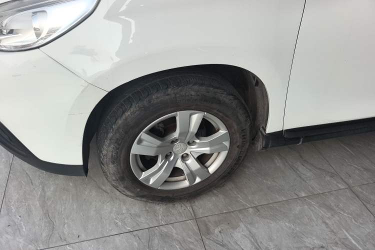 Used Peugeot 2008 2014 1.6L Manual Trend Edition Left Front Wheel Hub