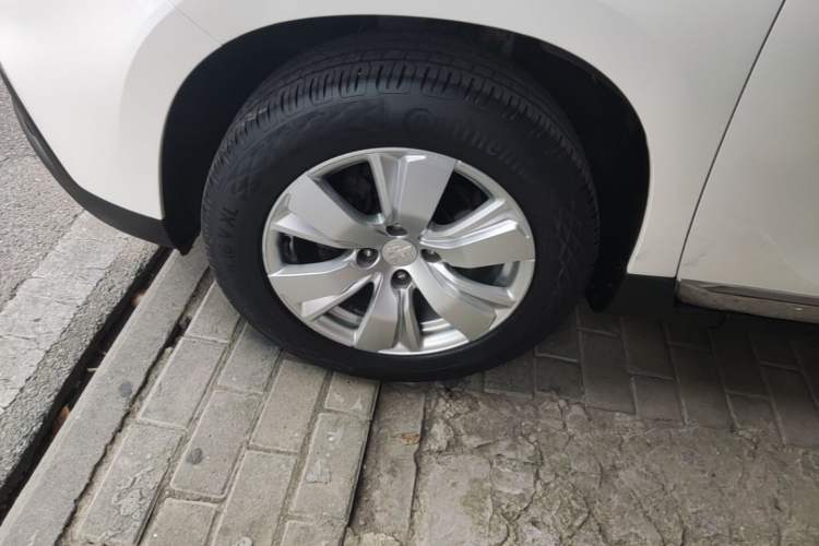 Used Peugeot 2008 2014 1.6L Automatic Fashion Edition Left Front Wheel Hub
