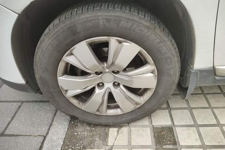 Used Peugeot 2008 2014 1.6L Automatic Fashion Edition Left Front Wheel Hub