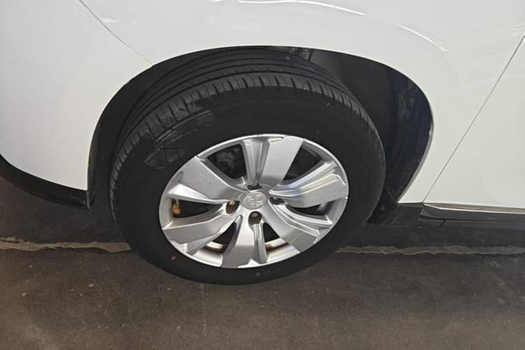 Used Peugeot 2008 2014 1.6L Automatic Fashion Edition Left Front Wheel Hub