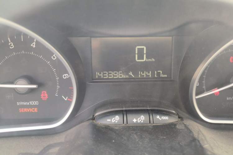 Used Peugeot 2008 2014 1.6L Manual Fashion Edition Odometer Close Up