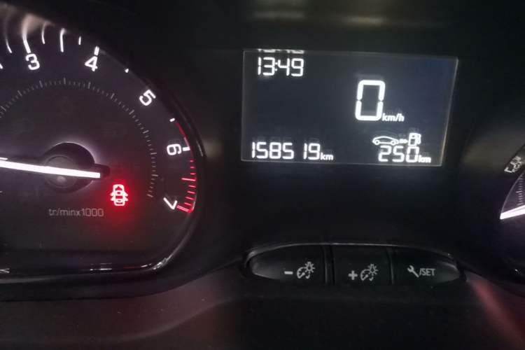Used Peugeot 2008 2014 1.6L Manual Trend Edition Odometer Close Up