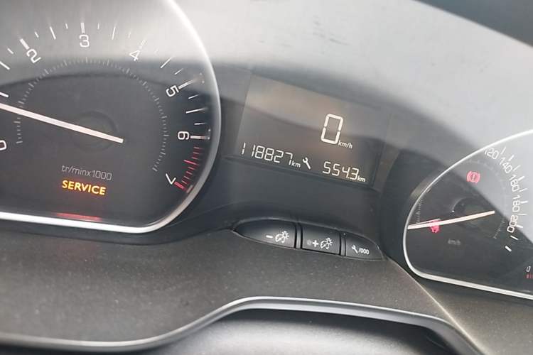 Used Peugeot 2008 2014 1.6L Manual Fashion Edition Odometer Close Up