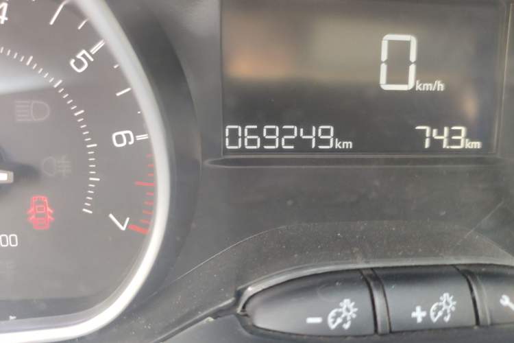 Used Peugeot 2008 2014 1.6L Manual Fashion Edition Odometer Close Up