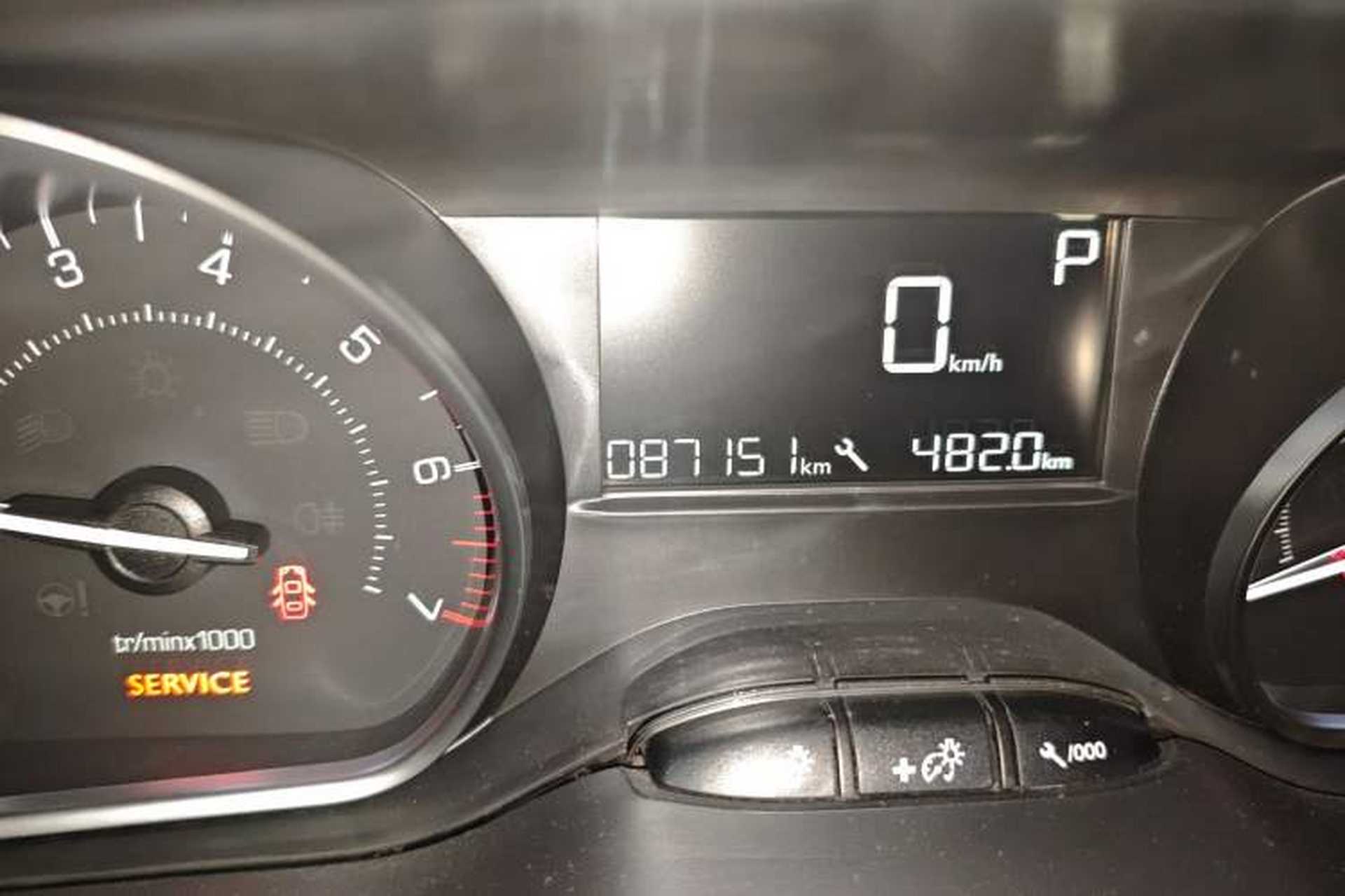 Used Peugeot 2008 2014 1.6L Automatic Fashion Edition Odometer Close Up