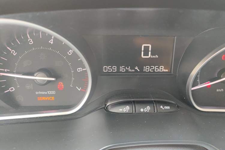 Used Peugeot 2008 2014 1.6L Manual Fashion Edition Odometer Close Up