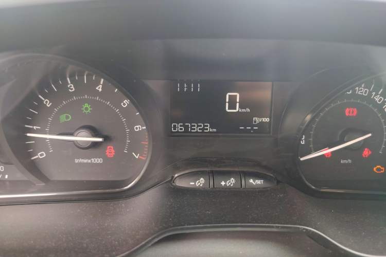 Used Peugeot 2008 2014 1.6L Manual Trend Edition Odometer Close Up
