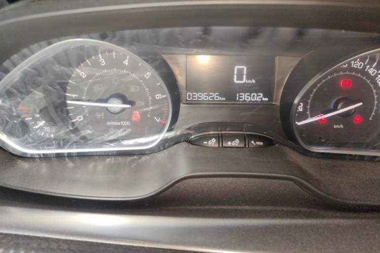 Used Peugeot 2008 2014 1.6L Manual Fashion Edition Odometer Close Up