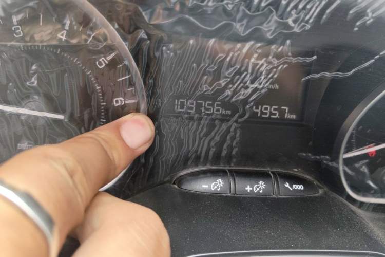 Used Peugeot 2008 2014 1.6L Manual Fashion Edition Odometer Close Up