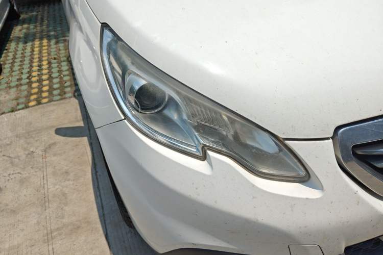 Used Peugeot 2008 2014 1.6L Automatic Fashion Edition Right Front Headlight