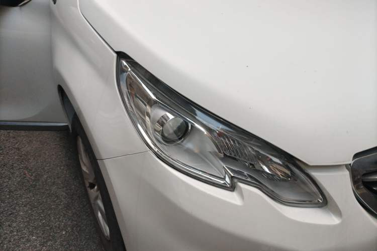 Used Peugeot 2008 2014 1.6L Manual Fashion Edition Right Front Headlight