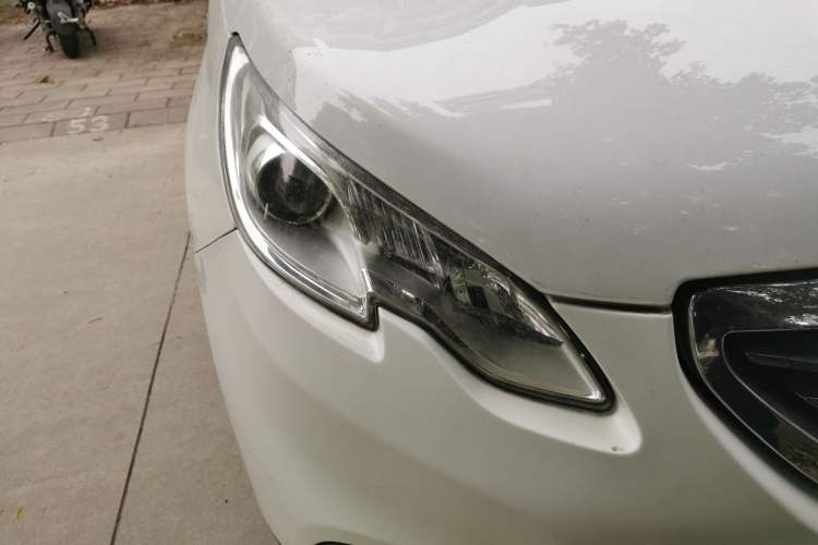Used Peugeot 2008 2014 1.6L Automatic Excellence Edition Right Front Headlight