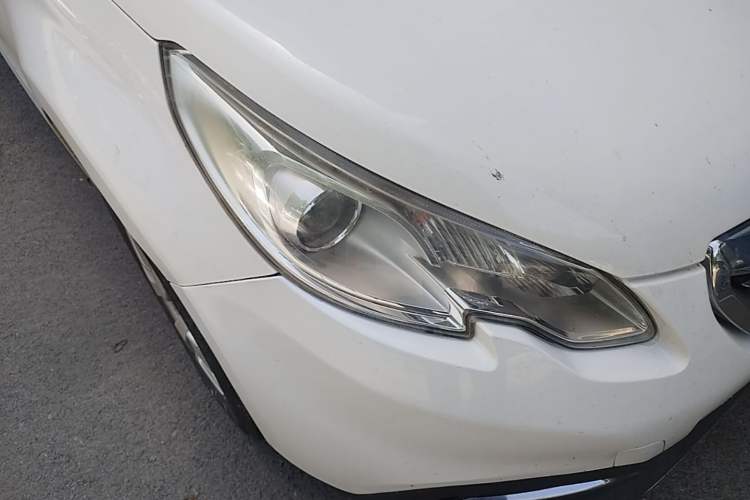 Used Peugeot 2008 2014 1.6L Manual Fashion Edition Right Front Headlight