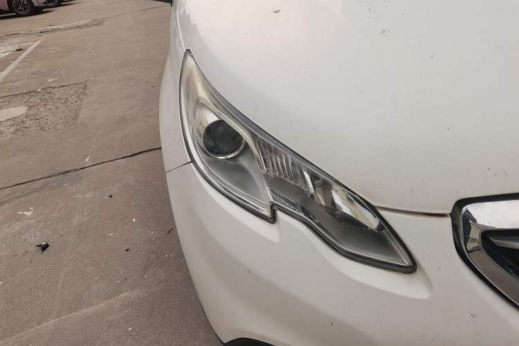 Used Peugeot 2008 2014 1.6L Manual Fashion Edition Right Front Headlight