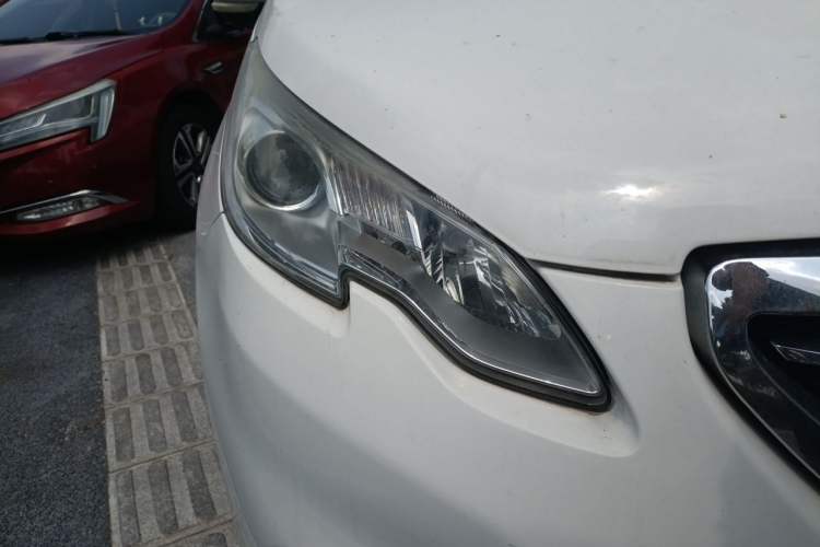 Used Peugeot 2008 2014 1.6L Automatic Navigation Edition Right Front Headlight