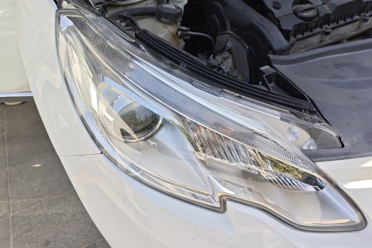Used Peugeot 2008 2014 1.6L Automatic Fashion Edition Right Front Headlight