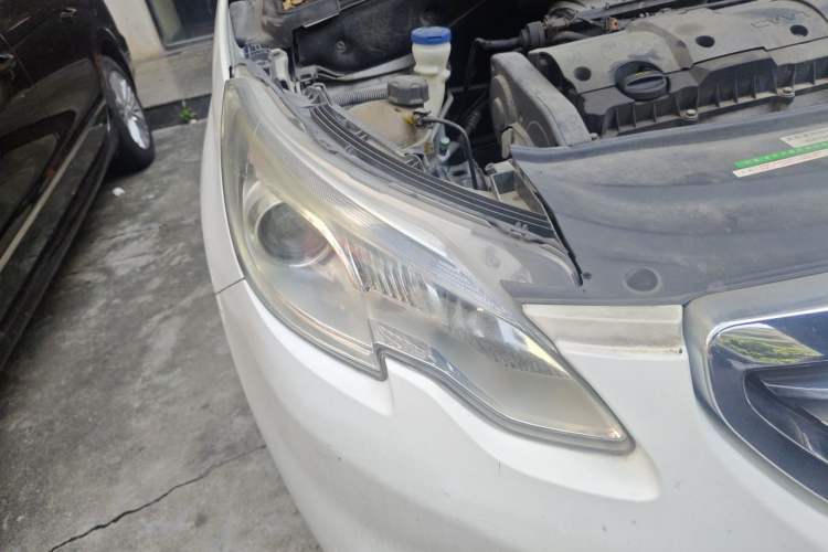Used Peugeot 2008 2014 1.6L Automatic Fashion Edition Right Front Headlight