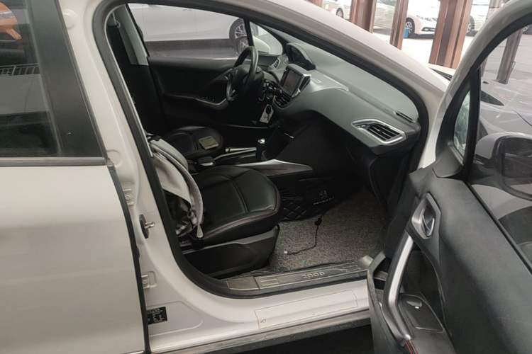 Used Peugeot 2008 2014 1.6L Automatic Fashion Edition Right Front Seat