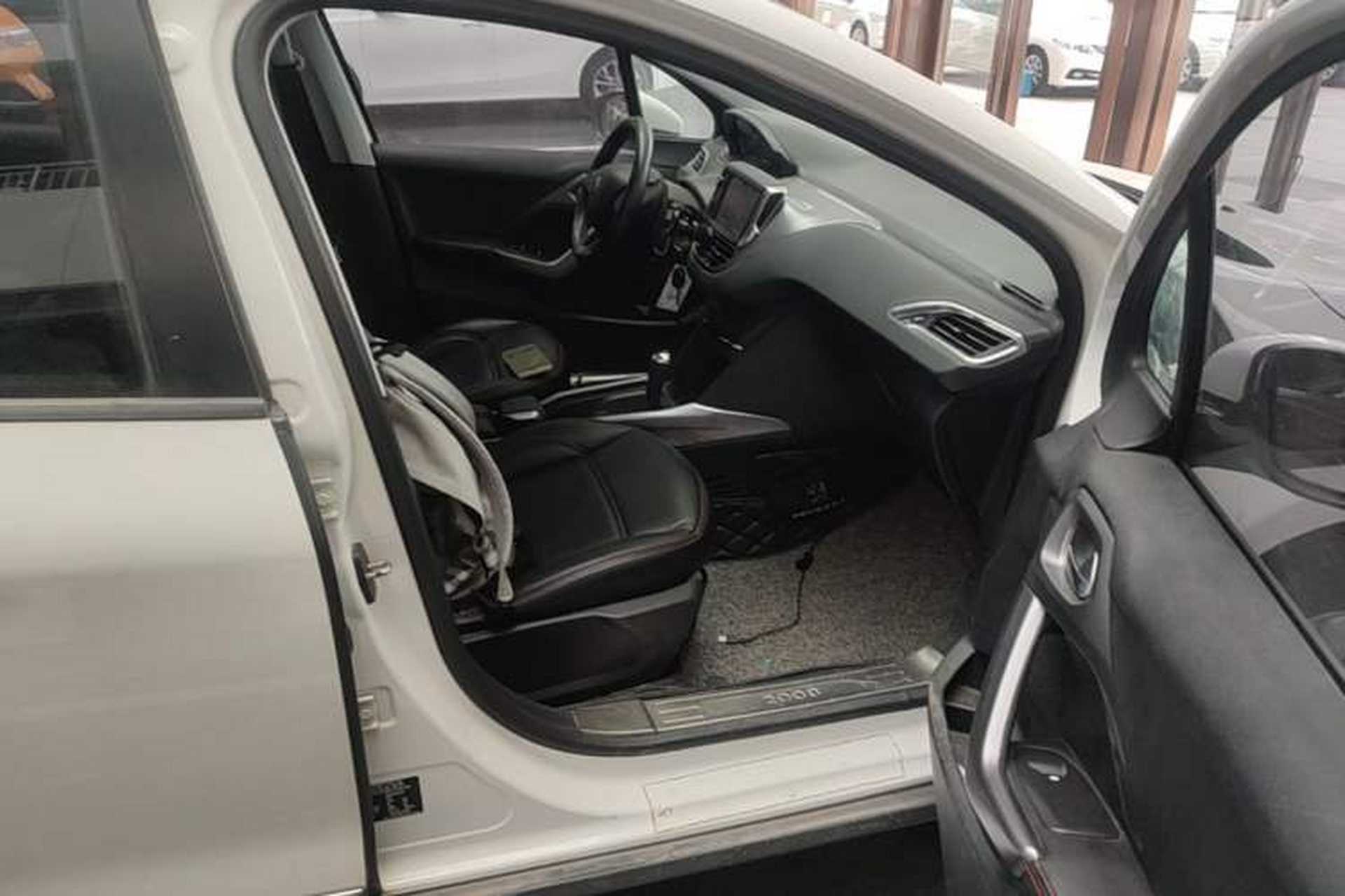 Used Peugeot 2008 2014 1.6L Automatic Fashion Edition Right Front Seat