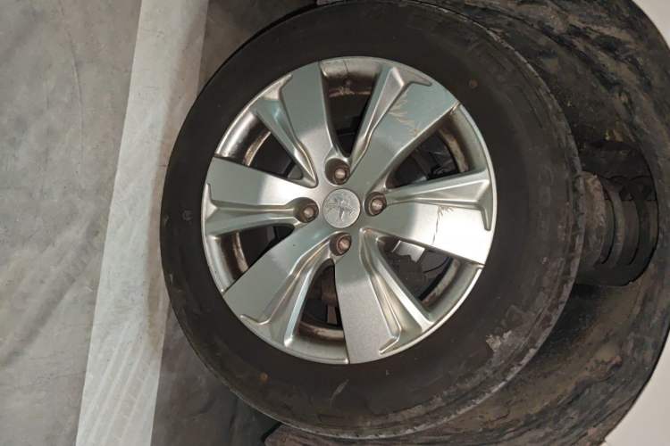 Used Peugeot 2008 2014 1.6L Automatic Fashion Edition Right Front Wheel Hub
