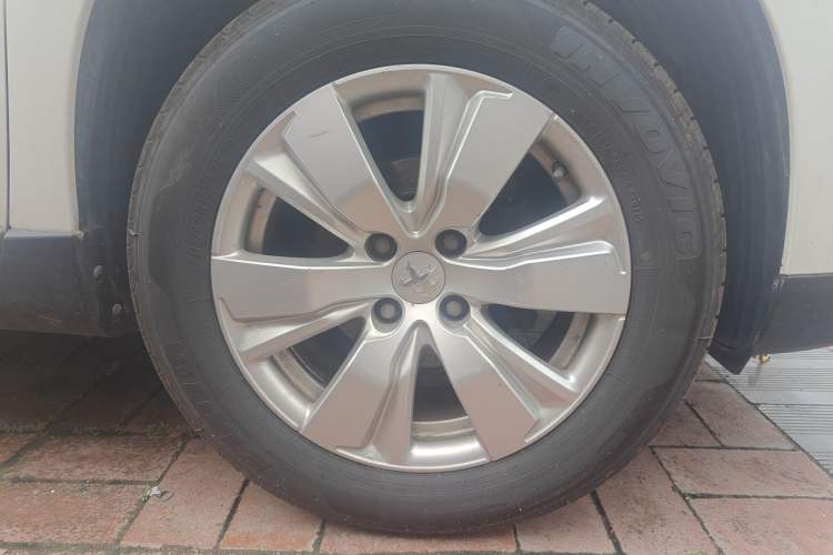 Used Peugeot 2008 2014 1.6L Automatic Excellence Edition Right Front Wheel Hub